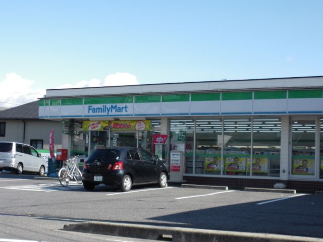 コンビニ　ファミリーマート（コンビニ）まで470m