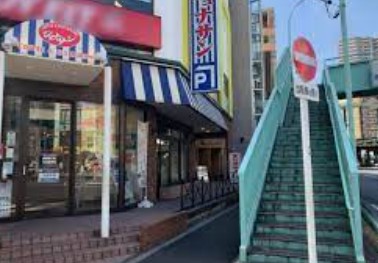 飲食店　ジョナサン 大関横丁店（飲食店）まで215m