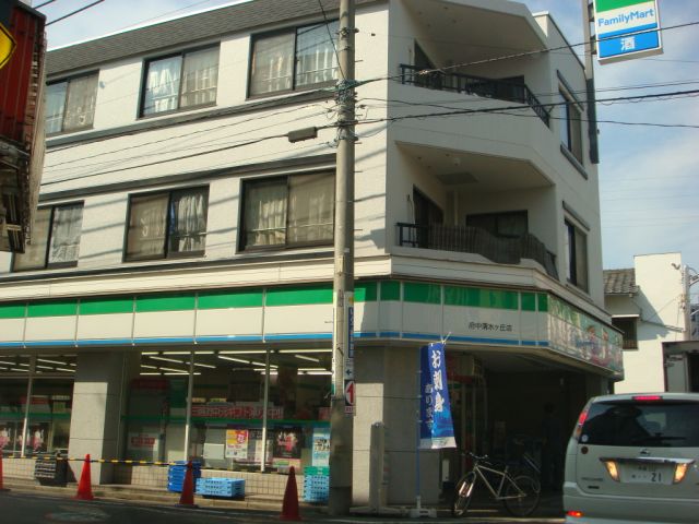 コンビニ　ファミリーマート（コンビニ）まで20m