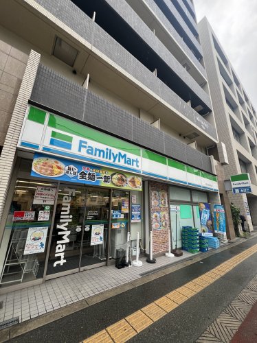 コンビニ　ファミリーマート 淀川区役所前店（コンビニ）まで668m