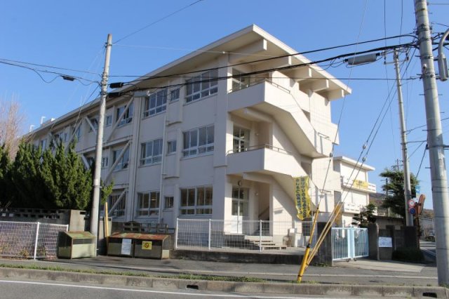 小学校　赤穂市立尾崎小学校（小学校）まで1409m
