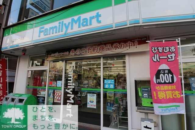 コンビニ　ファミリーマート用賀四丁目店（コンビニ）まで310m