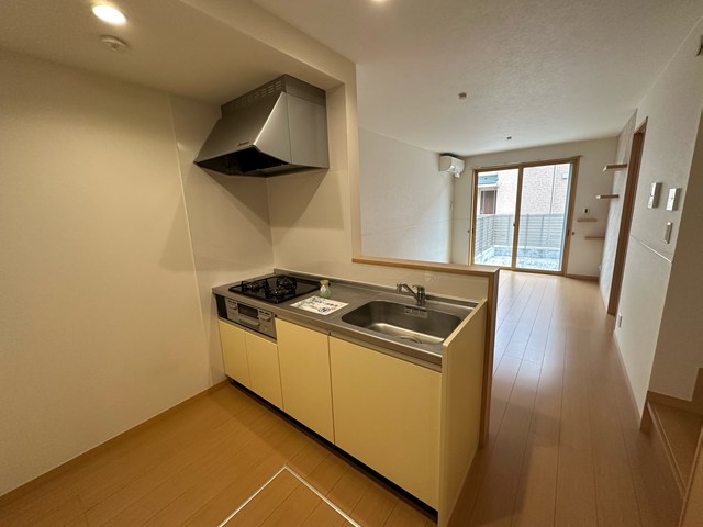 キッチン　3口ガスコンロ/グリル付きシステムキッチンです☆場所を取るお