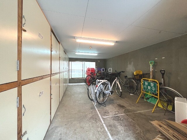 駐車場　屋内個別物置＆駐輪場