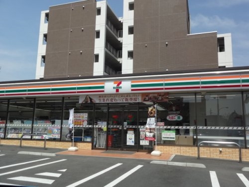 コンビニ　セブンイレブン 八王子西片倉3丁目店（コンビニ）まで61m