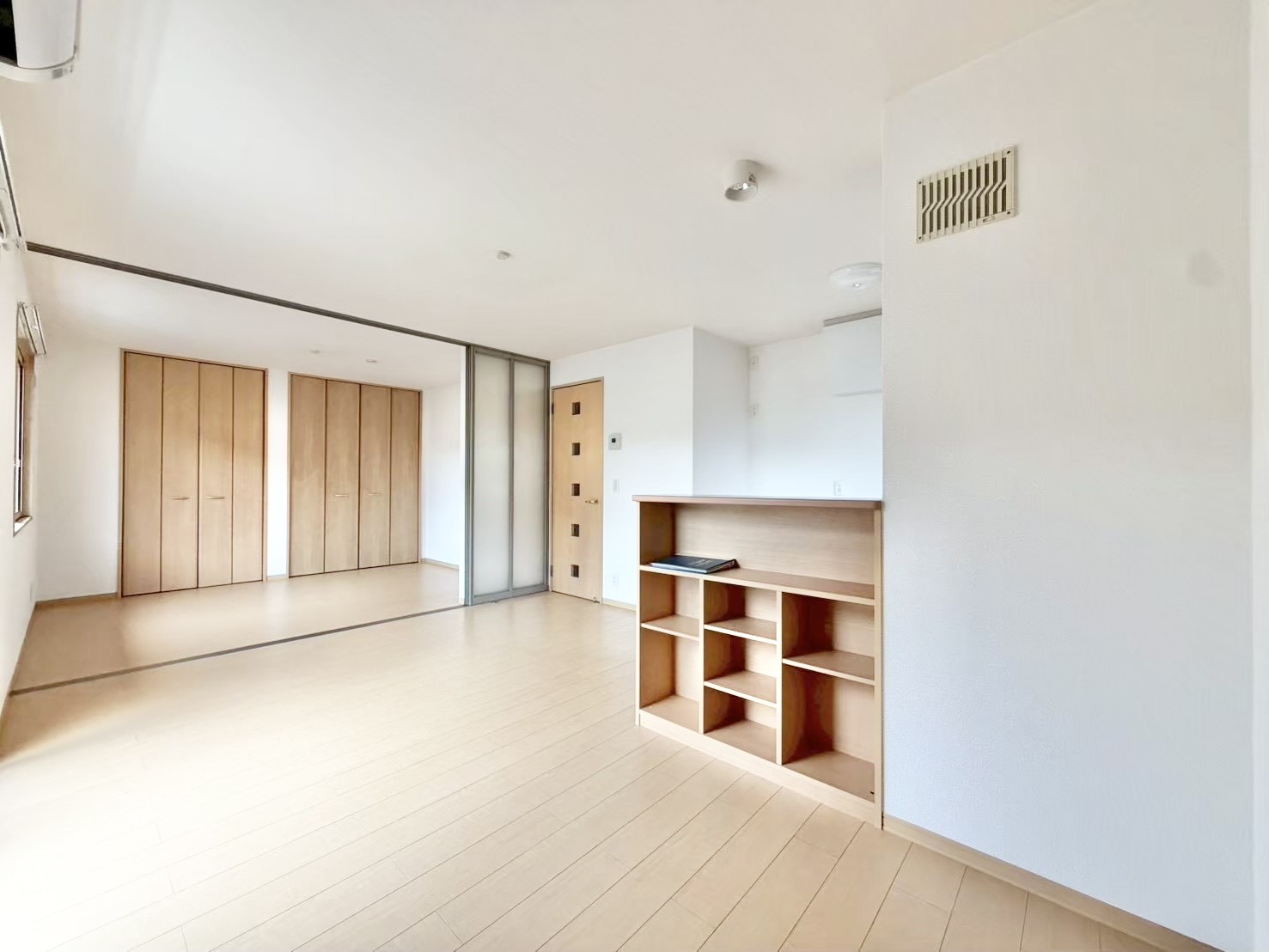 居室・リビング　別部屋写真流用