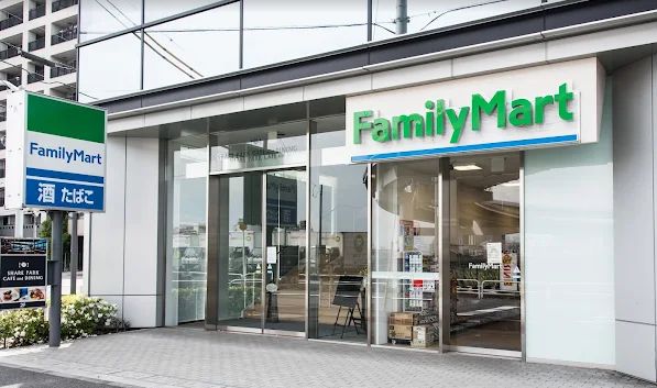 コンビニ　ファミリーマートオンワードベイパークビル店（コンビニ）まで144m