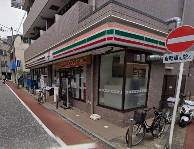 コンビニ　セブンイレブン（コンビニ）まで972m