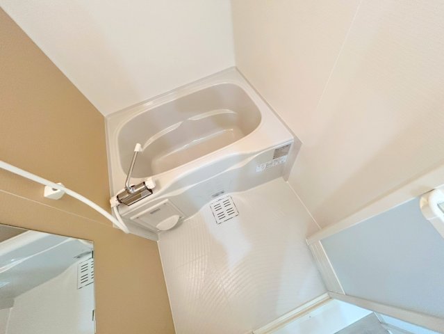 バス・シャワールーム　広めのお風呂は一日の疲れを癒してくれます。