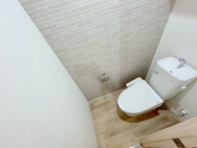 トイレ　綺麗なトイレにはウォシュレット標準装備です。