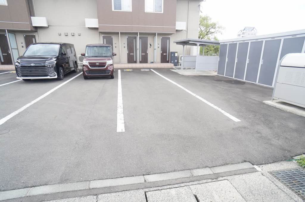 駐車場　駐車場