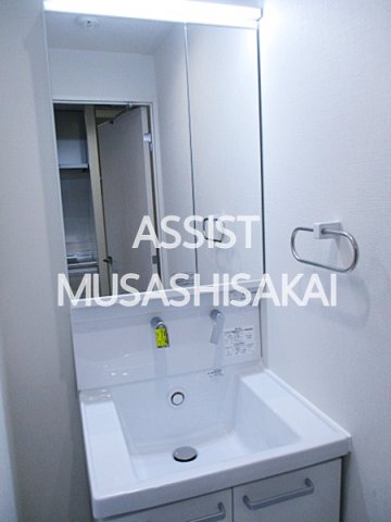 洗面設備　写真：設備同仕様の別物件です