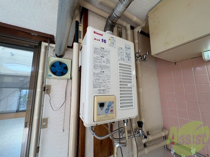 その他設備　給湯器です。操作しやすいパネルになってます。