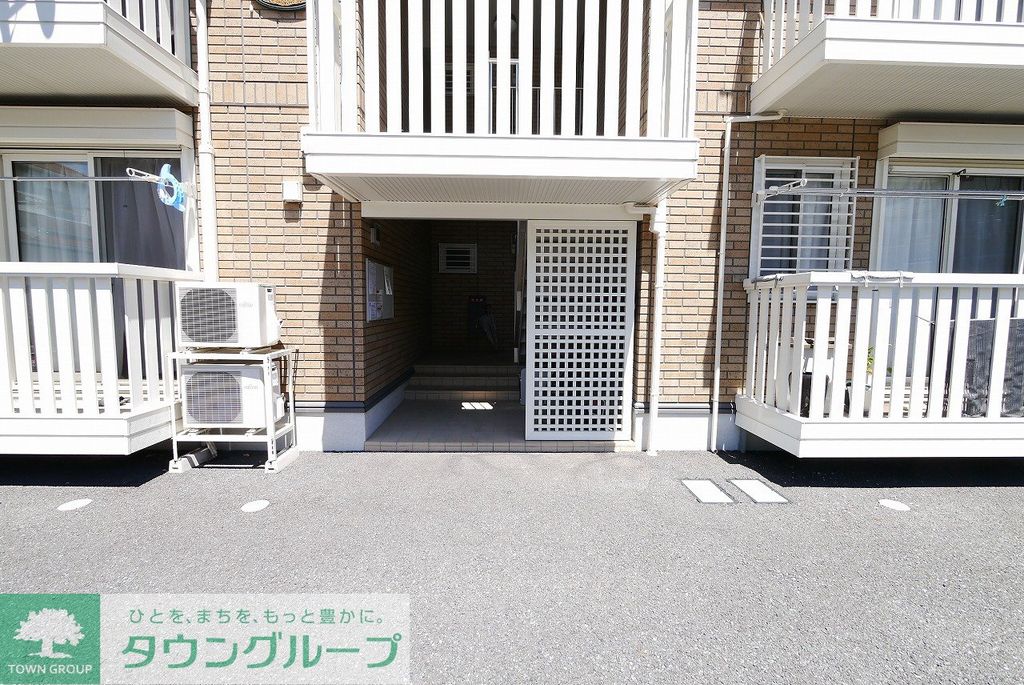 エントランス　駐車場