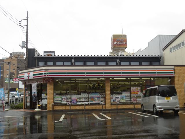 コンビニ　セブンイレブン（コンビニ）まで290m