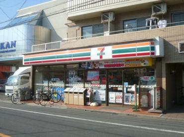 コンビニ　セブンイレブン世田谷千歳台3丁目店（コンビニ）まで550m