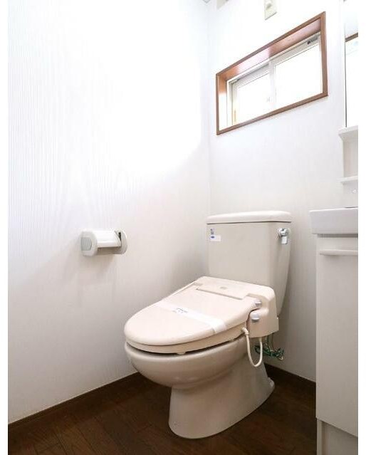 トイレ　落ち着いた色調のトイレです♪