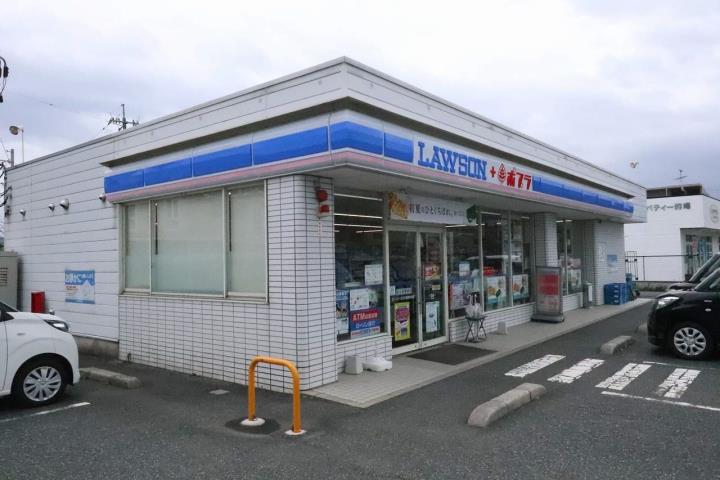 コンビニ　ローソン鳥取的場店（コンビニ）まで692m