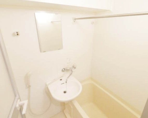 バス・シャワールーム　※同建物内の別部屋参考写真です