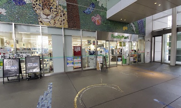 コンビニ　ファミリーマート秋葉原富士ソフトビル店（コンビニ）まで328m
