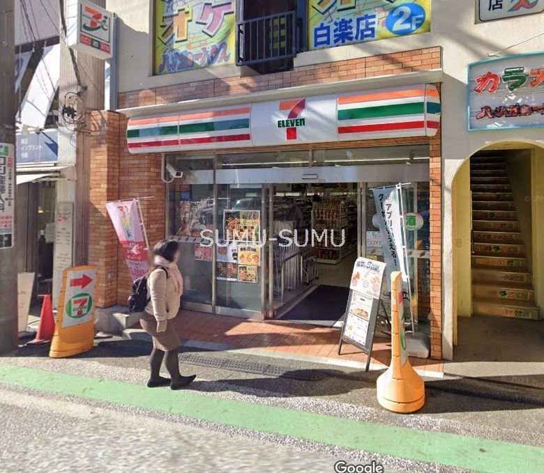 コンビニ　セブンイレブン横浜白楽駅前店（コンビニ）まで90m