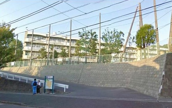 中学校　横浜市立奈良中学校（中学校）まで799m