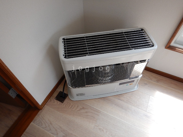 その他設備　あったかい大きな灯油ストーブ。