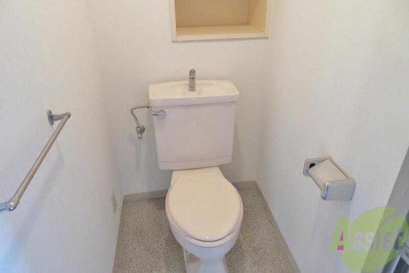 トイレ　トイレです。ウォッシュレットは付いていません。