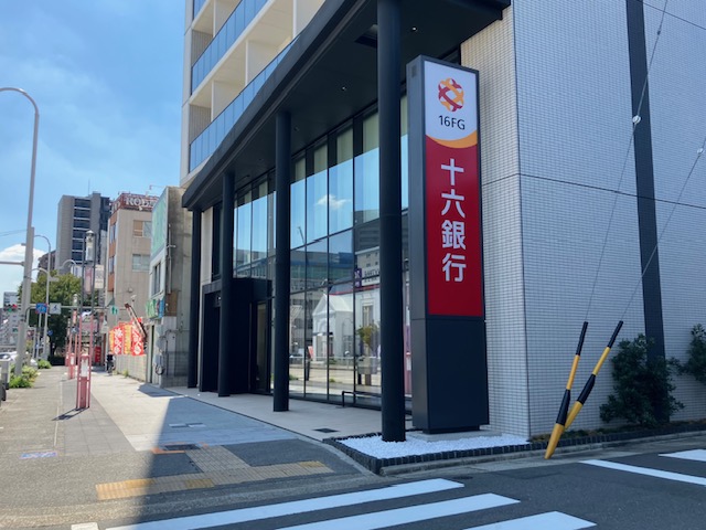 銀行　十六銀行桜山支店（銀行）まで690m