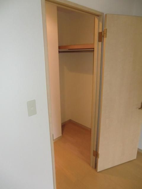 収納　収納たっぷりウォークインクローゼット