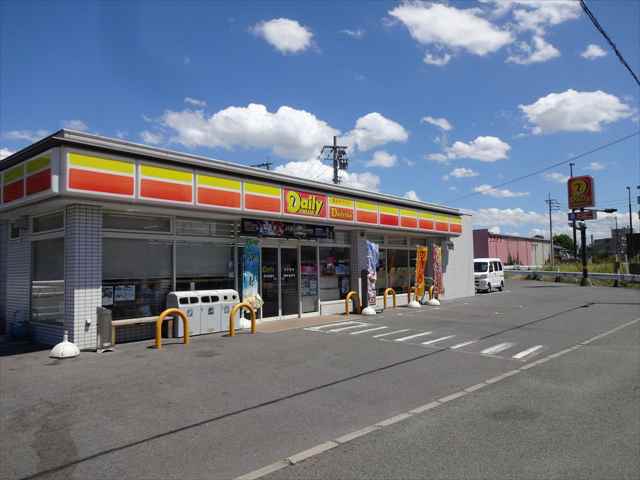 コンビニ　デイリーヤマザキ（コンビニ）まで882m