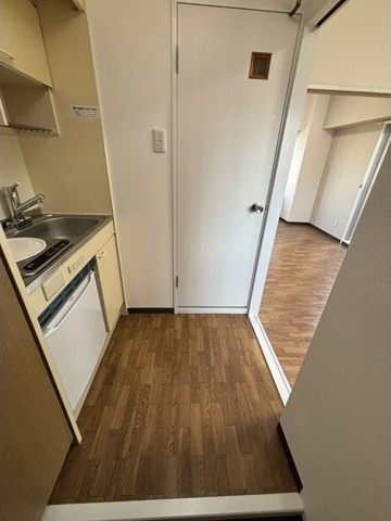 玄関　※写真は同じマンションの違う部屋のものになります。
