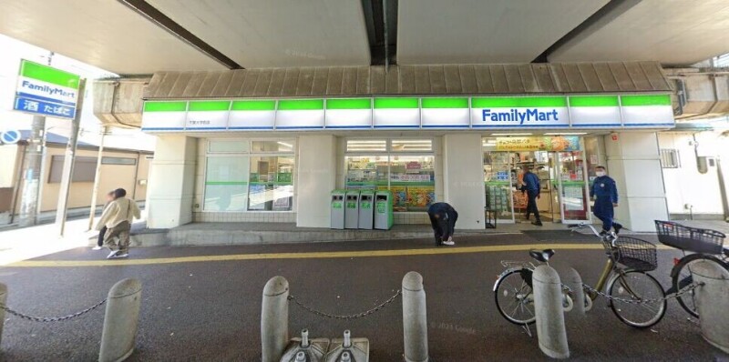 コンビニ　ファミリーマート千葉大学前店（コンビニ）まで51m
