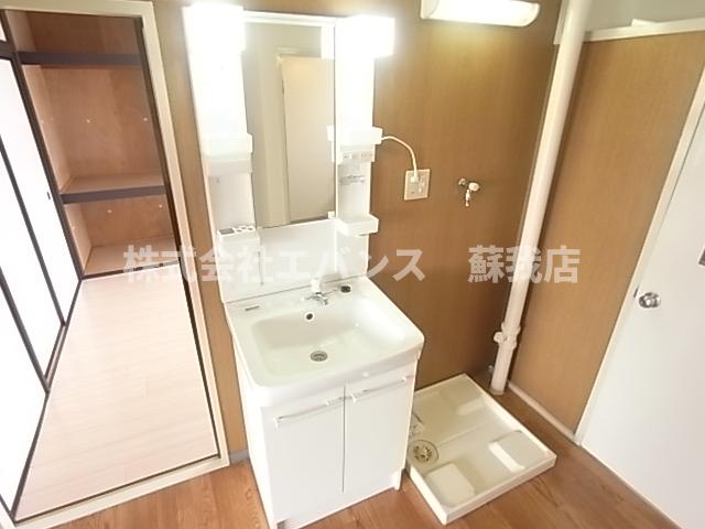 洗面設備　脱衣スペースもあります