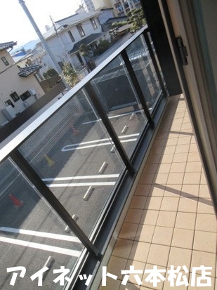 バルコニー　洗濯物はこちらへどうぞ。