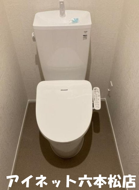 トイレ　清潔感のある空間です。