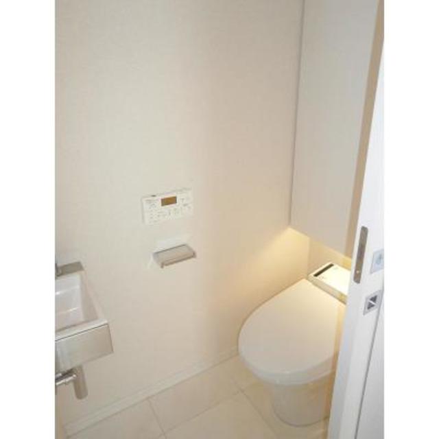 トイレ　※写真は同タイプ住戸です。