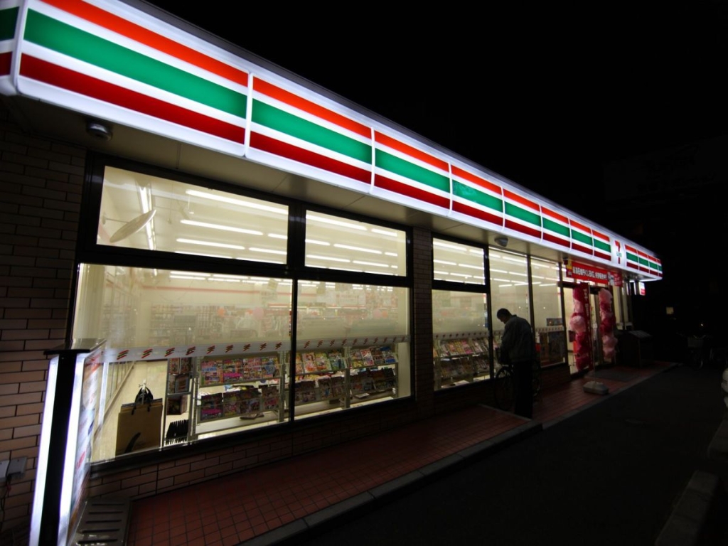 コンビニ　セブンイレブン 名古屋柳瀬町１丁目店（コンビニ）まで438m