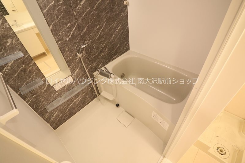 バス・シャワールーム　※別部屋参考写真
