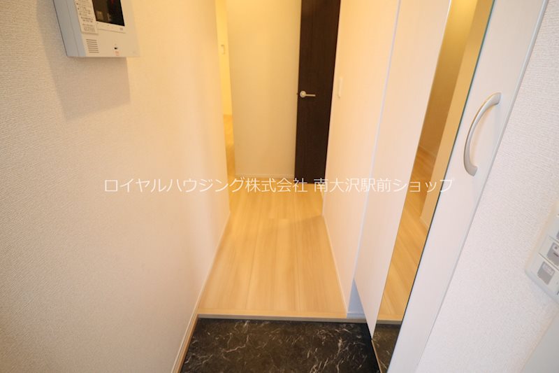 玄関　※別部屋参考写真