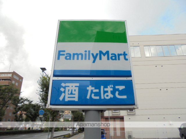 コンビニ　ファミリーマート（コンビニ）まで356m