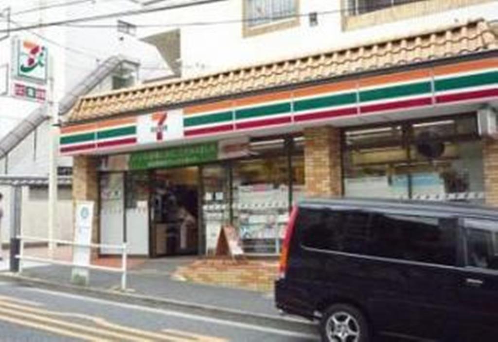 コンビニ　セブンイレブン新宿喜久井町店（コンビニ）まで577m