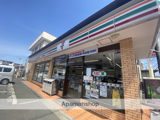 コンビニ　セブンイレブン（コンビニ）まで586m
