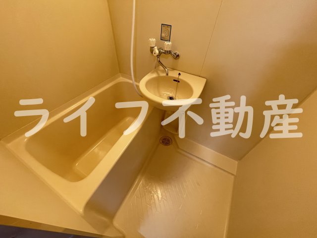 バス・シャワールーム　落ち着いた空間のお風呂です