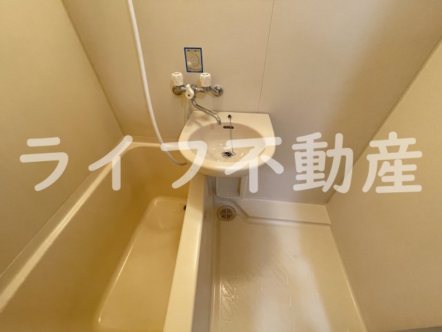 洗面設備　独立洗面台、朝の身支度には欠かせません