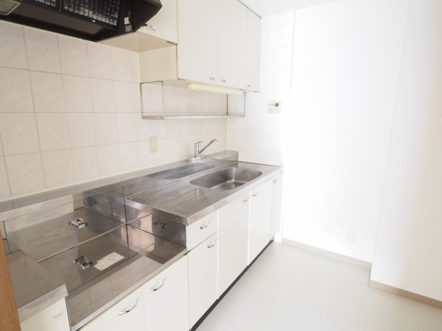 キッチン　※同タイプのお部屋の写真を掲載しております。