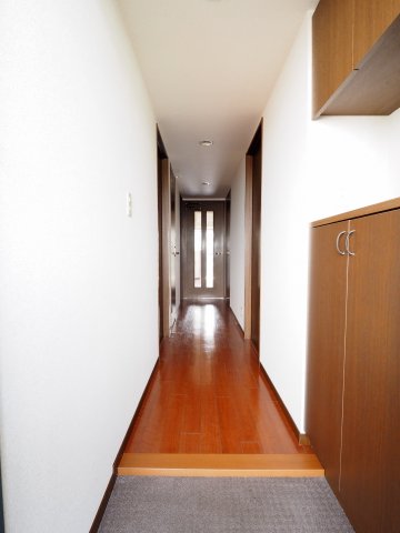 玄関　※同タイプのお部屋の写真を掲載しております。