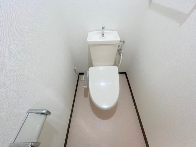トイレ　綺麗なトイレにはウォシュレット標準装備です。