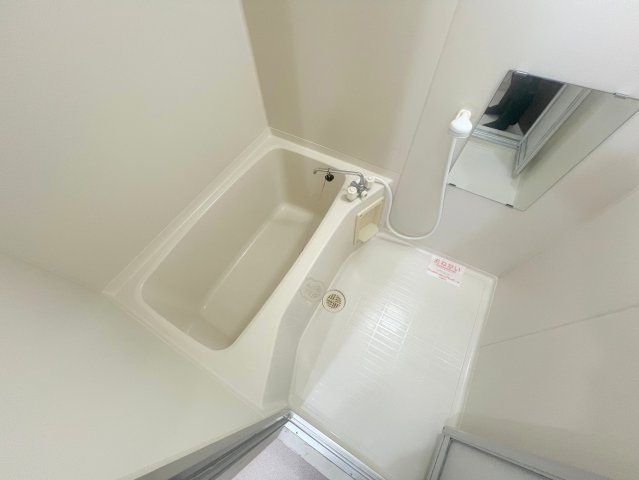 バス・シャワールーム　広めのお風呂は一日の疲れを癒してくれます。