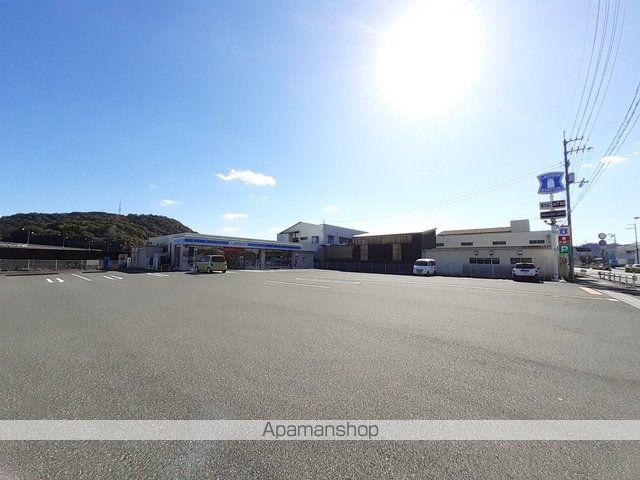 コンビニ　ローソン　高知弘化台店（コンビニ）まで1300m
